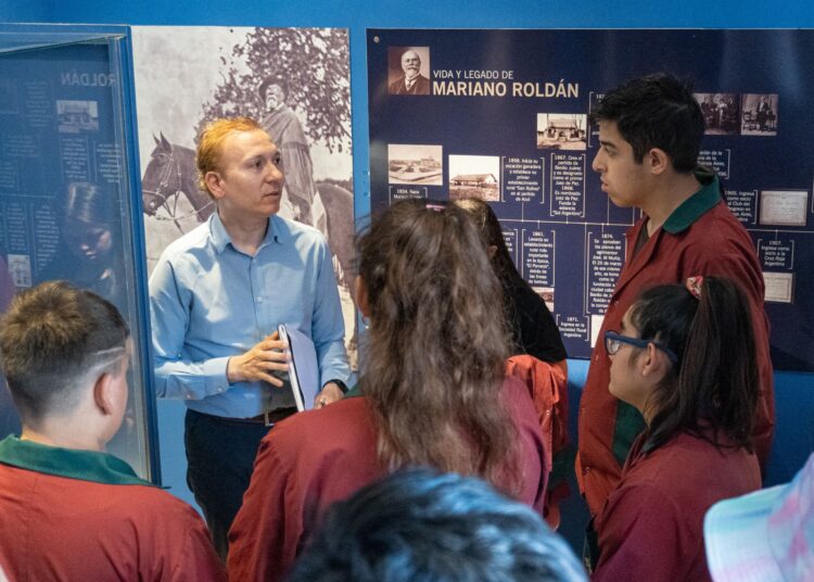 Alumnas y alumnos de la Escuela Despertares visitaron la Sala Museo Mariano Roldán