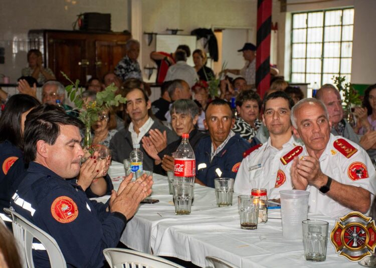 El intendente acompañó el 52º Aniversario de Bomberos Voluntarios de Barker