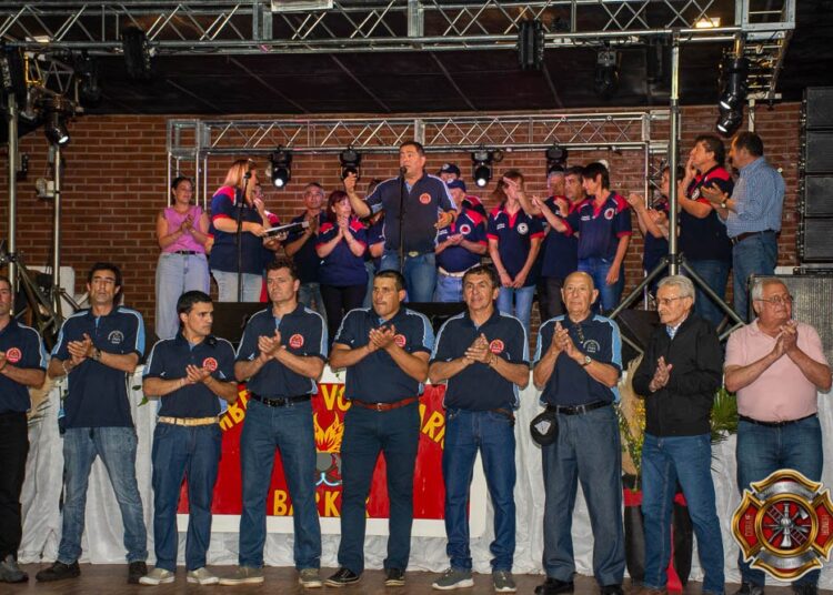 El intendente acompañó el 52º Aniversario de Bomberos Voluntarios de Barker