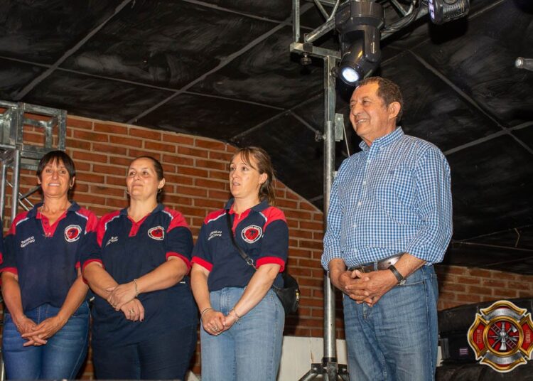 El intendente acompañó el 52º Aniversario de Bomberos Voluntarios de Barker