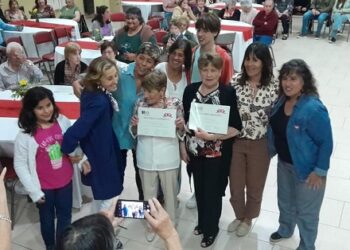 El grupo de Colectividades reconoció a varias personas de la comunidad