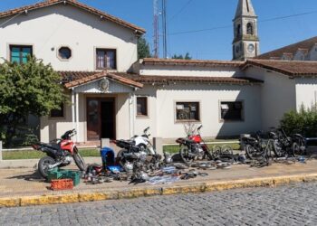 Operativo Policial en Benito Juárez: Secuestro de Motos y Celulares