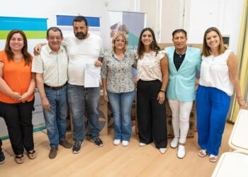 Entrega de subsidios a instituciones educativas de distrito