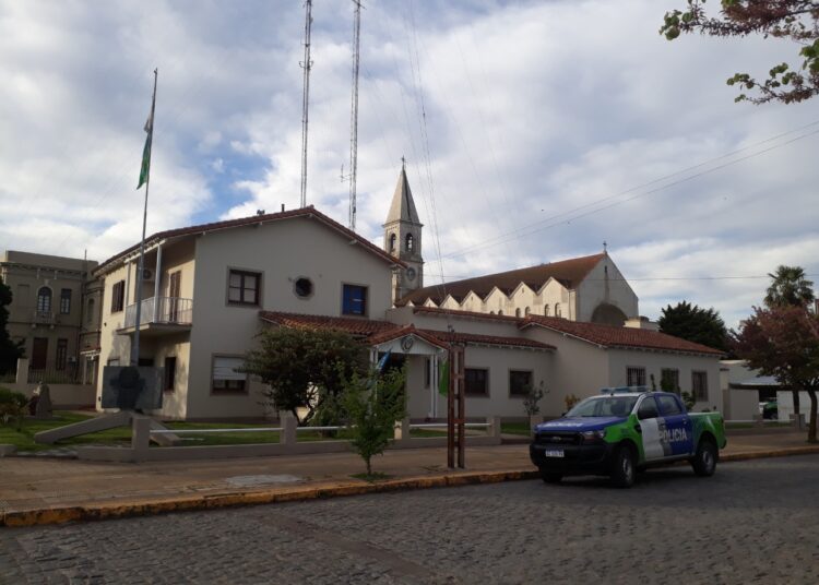 Allanamiento; se hallaron elementos ligados a una causa y cocaína fraccionada para la venta