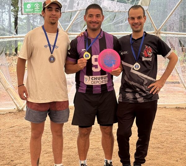 Cristina Pozzoli y Luciano Silva campeones de Disc Golf en Uruguay