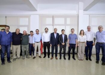 El intendente Marini acompañó al gobernador en la Conferencia de Verano