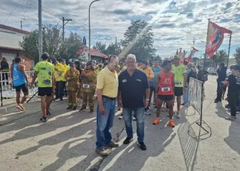 El intendente Marini acompañó la 3ra Carrera de Bomberos Voluntarios