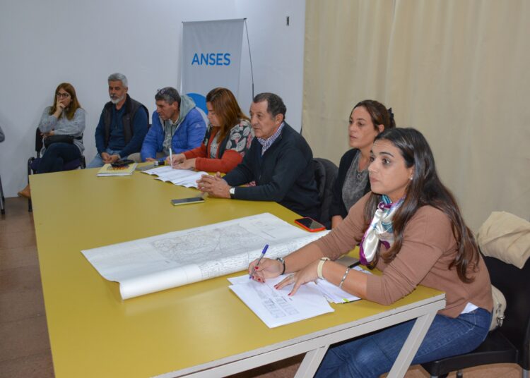 Barker: El Municipio presentó un plan para garantizar el transporte escolar rural