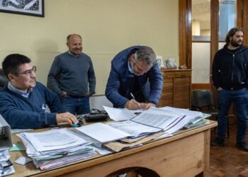 Apertura de sobres para la compra de Maquinaria para la Comisión Vial Rural