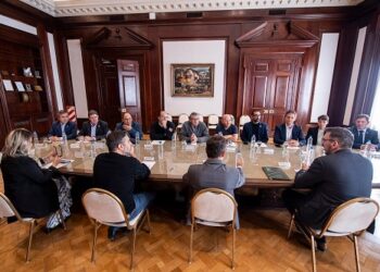 La Provincia acordó con las y los representantes de la Ley 10430 un aumento escalonado de 10%
