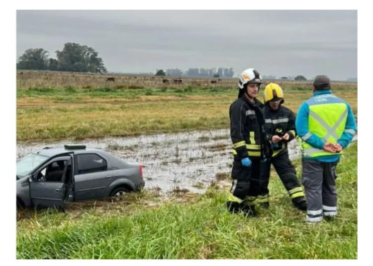 Las Flores Ruta 3: un auto con dos ocupantes despistó en la denominada Curva «El Despunte