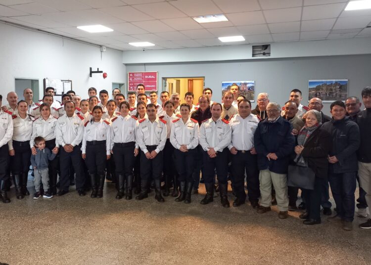 El intendente acompañó el acto por el 65° aniversario del Cuartel de Bomberos Voluntarios