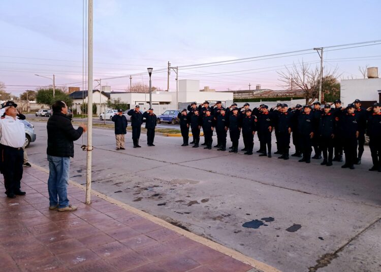 El intendente acompañó el acto por el 65° aniversario del Cuartel de Bomberos Voluntarios