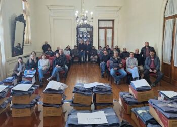 Entrega de nueva indumentaria de trabajo al personal municipal