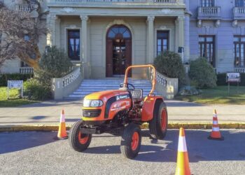 El Municipio sumó un nuevo tractor para mejorar los espacios verdes