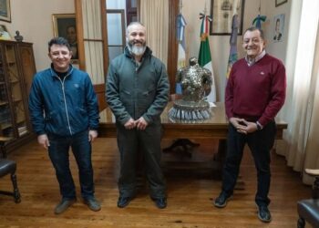 El intendente recibió al artista local Daniel Milano Papillón