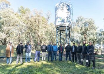 El intendente recorrió la obra de agua potable en Villa Cacique, Barker