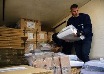 El Gobierno bonaerense otorgará un bono a los estatales que trabajen en el proceso electoral