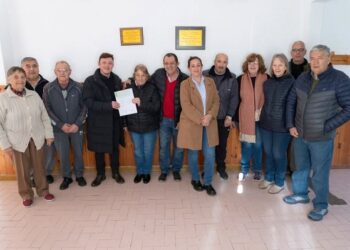 Entrega de subsidio al Centro de Jubilados de Villa Cacique, Barker.