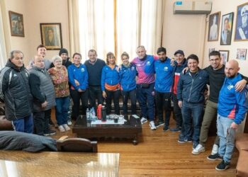 El intendente entregó subsidios y becas deportivas