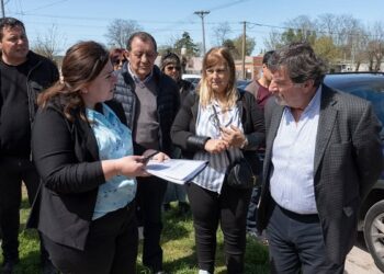 El Lic. Alberto Sileoni recorrió obras en el distrito
