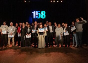 Entrega de reconocimientos a vecinas y vecinos de la comunidad
