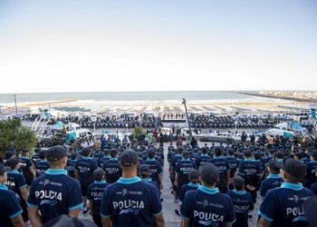 Axel Kicillof presenta el Operativo Sol y habilita las horas extra para la Policía
