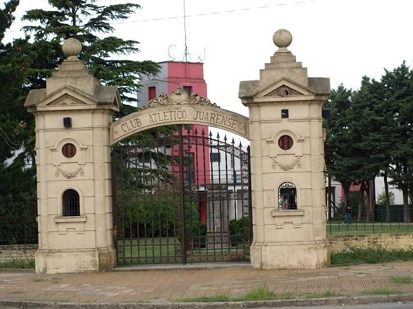 Una vida deportiva y social: Juarense cumple 121 años