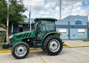 Municipio adquirió un nuevo tractor para la Delegación de Estación López
