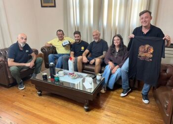Reunión con integrantes de Mestizo Garage y del Club Atlético Juarense
