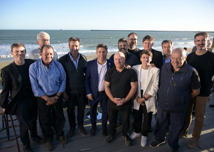 Marini acompaño al gobernador en la.coferencia de verano