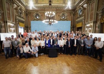 El Gobernador anunció el pago del Fondo de Emergencia para fortalecer la inversión municipal