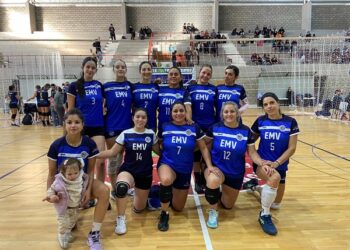 La 1ra de la EMV hizo su debut en la Liga Tresarroyense de Vóley