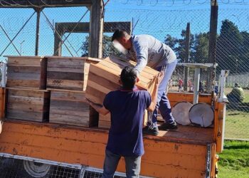 En las cárceles de Sierra Chica elaboraron mobiliario y composteras para entidades de Olavarría