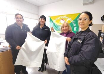En la cárcel de mujeres de Azul confeccionaron delantales para la Escuela Secundaria Agraria