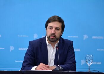 Kicillof y Kreplak convocarán a los 135 intendentes bonaerenses para analizar el impacto de los recortes en salu
