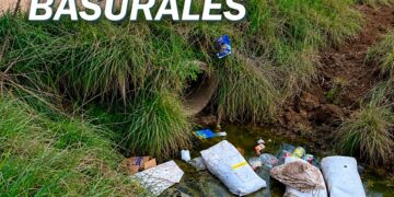 LOS DESAGÜES Y ALCANTARILLAS NO SON LUGARES PARA ARROJAR RESIDUOS.
