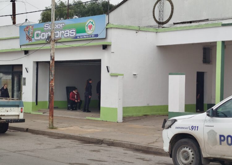 Violento incidente en un supermercado de Av. San Martin