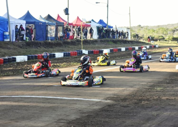 Más de 110 kartings dieron vida a una gran fiesta de AKTS en Tandil
