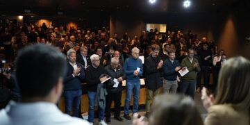 Intendentes bonaerenses llevaron al Congreso miles de firmas para frenar la eliminación de la Zona Fría
