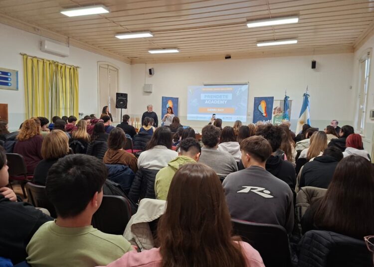 Prendete Academy 2026 | Estudiantes del distrito presentaron sus proyectos en el Demo Day