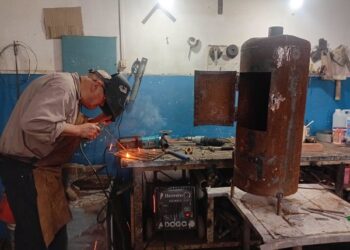 La Unidad 7 construyó salamandras para familias de la comunidad