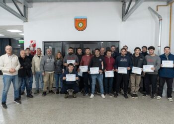 Entrega de certificados del Curso de Actualización Técnica para Electricistas