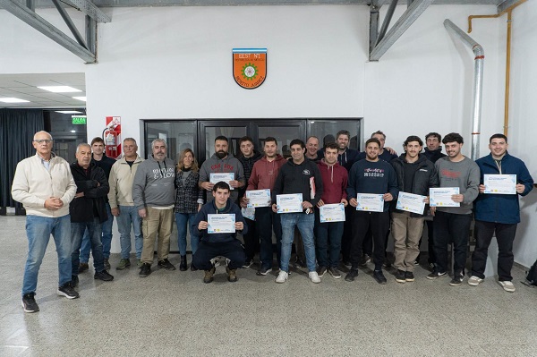 Entrega de certificados del Curso de Actualización Técnica para Electricistas
